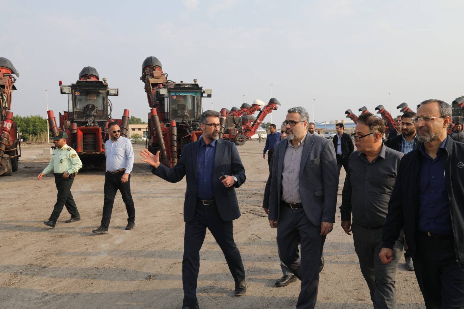 مدیرعامل شرکت توسعه نیشکر و صنایع جانبی در بازدید از ناوگان برداشت کشت و صنعت امیرکبیر تأکید کرد: